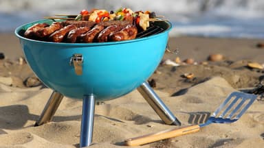 Kugelgrill mit Grillgut