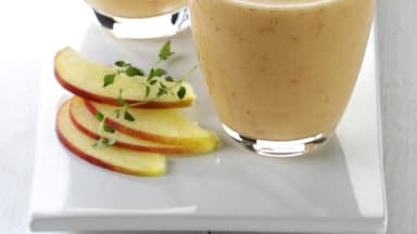 Apfel-Joghurt-Shake mit Haferflocken