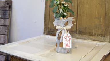 Blumiger Hochzeitsgruß in dekorativer Vase