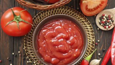 Chili-Soße - Der Dip passt zu Brot genau so gut wie zu Fleisch-Gerichten oder frischem Gemüse