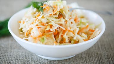 Weißkohlsalat mit Mayonnaise