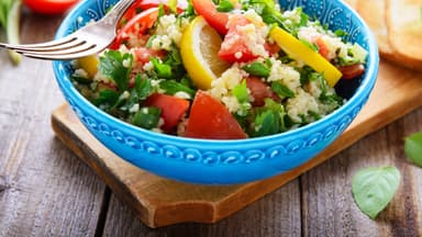 Salat aus Couscous und Gemüse