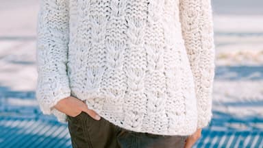 Pulli im Zopf-Reliefmuster