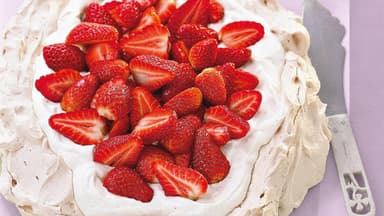 Erdbeer Pavlova