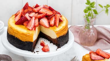 Erdbeerkuchen black withe zweifarbiger Cheesecake