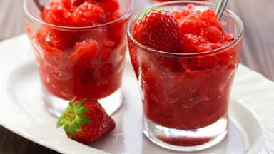 Halbgefrorenes aus Erdbeeren