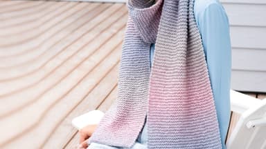 XXL-Schal in Pudertönen zum Selberstricken