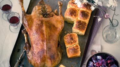 Gefüllte Gans Preiselbeer Rotkohl