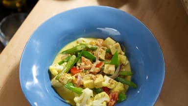 Gemüse-Curry mit Joghurt und Tofu - Ein ausgewogenes, vegetarisches Gericht