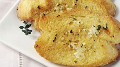 Geröstetes Brot mit Knoblauchbutter