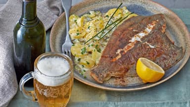 Goldbutt aus der Pfanne mit Kartoffelsalat