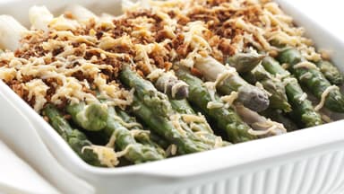 Gratinierter Spargel mit Parmesan überbacken 