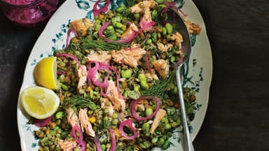 Grüne Linsen-Salat mit Dill und Lachs