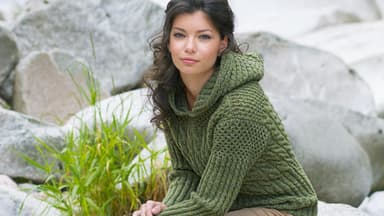 Grüner Strickpullover