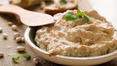 Hummus Dip mit getrockneten Tomaten