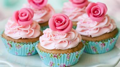 Cupcakes mit Zucker-Deko