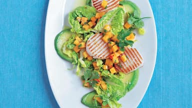 Jakobsmuscheln auf Avocado-Salat