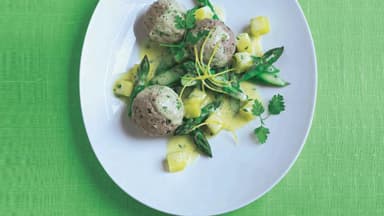 Kalbsklößchen mit Spargel