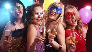 Frauen in Karnevals-Kostümen - Tipps und Tricks für das perfekte Karnevals-Kostüm