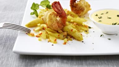 Spargel in Gemüse- Champagnervinaigrette mit dreierlei Thymian- Hollandaise und 