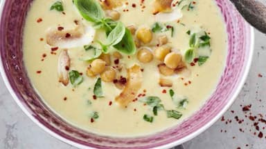 Kichererbsen-Kokos-Cremesuppe mit Chili und Kurkuma