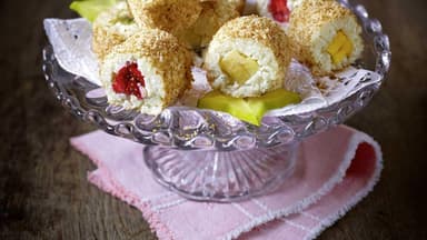 Kölsch-von-der-Roll, serviert in einer Schale 