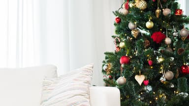 Vor- und Nachteile eines künstlichen Weihnachtsbaumes 