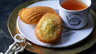 Lemon Poppyseed Madeleine von Cynthia Barcomi - Das leckere Rezept gibt es bei uns 
