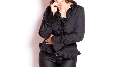 Frau in vorteilhafter Garderobe