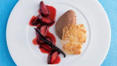 Nougatmousse mit Rotweinpflaume