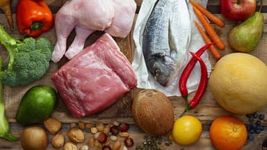 Paleo-Diaet: Mit Fleisch, Fisch, Eiern, Nüssen, Obst und Gemüse essen wie in der Steinzeit