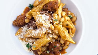Pasta mit Salsiccia und weißen Bohnen von Cornelia Poletto