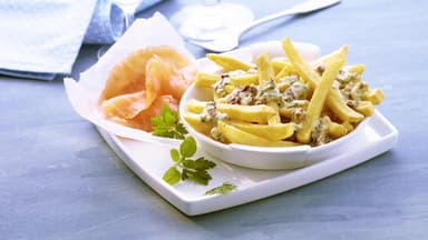 1.2.3. Frites Deluxe mit Räucherlachs und Gorgonzola 