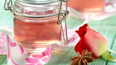 Rosengelee im Weckglas