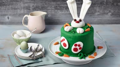 Kleine Eierlikör-Buttercremetorte