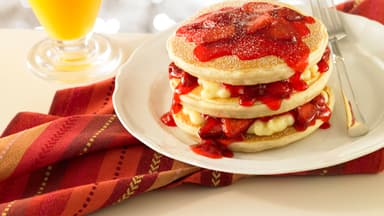 Pfannkuchen mit Erdbeer-Vanille-Füllung