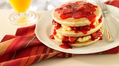 Pancakes mit Erdbeer-Vanille-Füllung