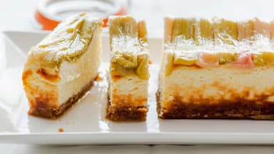 Rhabarber-Käsekuchen mit Streuseln - Hier gibt es das leckere Rezept 