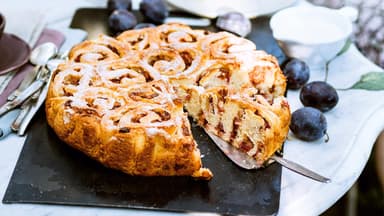 Rosettenkuchen mit Zwetschgen-Kirsch-Mix