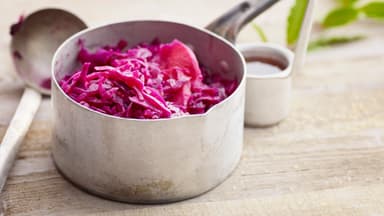 Topf mit Rotkohl