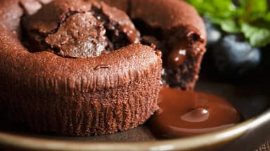 Schokoladenkuchen mit flüssigem Kern: Schokotörtchen