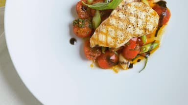 Gegrillter Schwertfisch mit Gewürztomaten