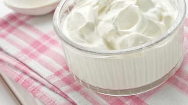 Sour Cream Dip in Schale