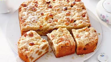 Stachelbeerkuchen mit Macadamia-Streuseln