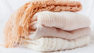 Strickteile gestapelt