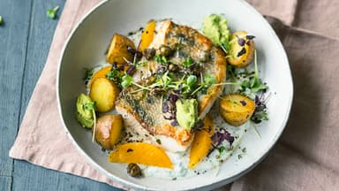Fischfilet mit Avocado und Kräuterjoghurt