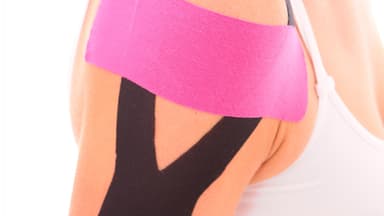 Arm wurde mit Tape behandelt