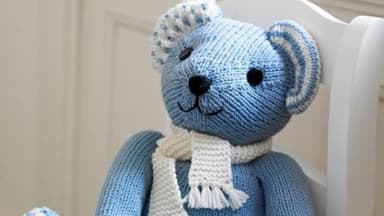Gestrickter Teddy aus Merinowolle