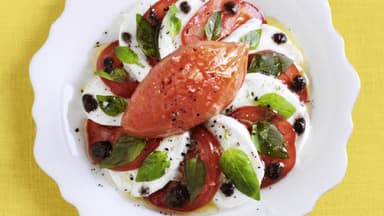 Tomaten-Sorbet mit Tomaten-Mozzarella-Salat