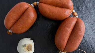 Türkische Knoblauchwurst: drei Würste 